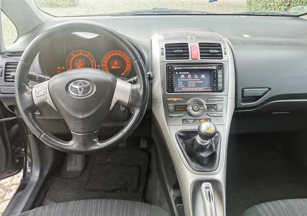 Toyota Auris cena 17900 przebieg: 221520, rok produkcji 2010 z Legnica małe 67